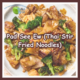 Pad See Ew (Thai Stir Fried Noodles)